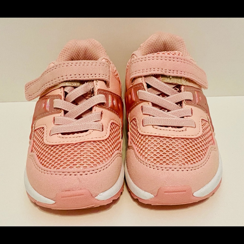 Pink toddler tennis shoes/sneakers size 7 NWT.